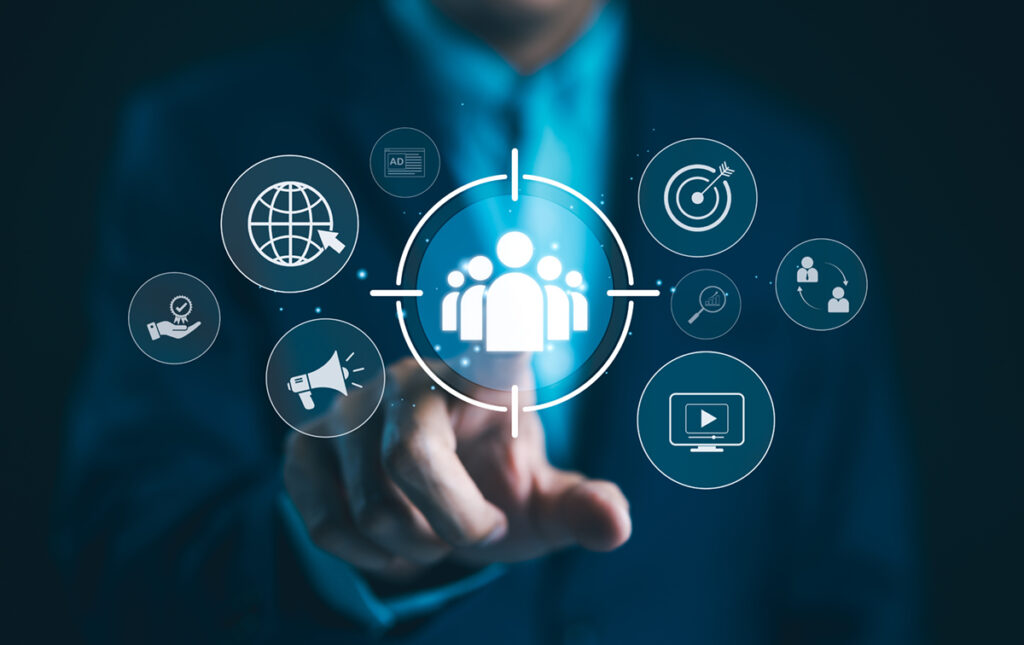 Imagen de empresario con varios íconos enfrente. Seleccionando el de equipo.